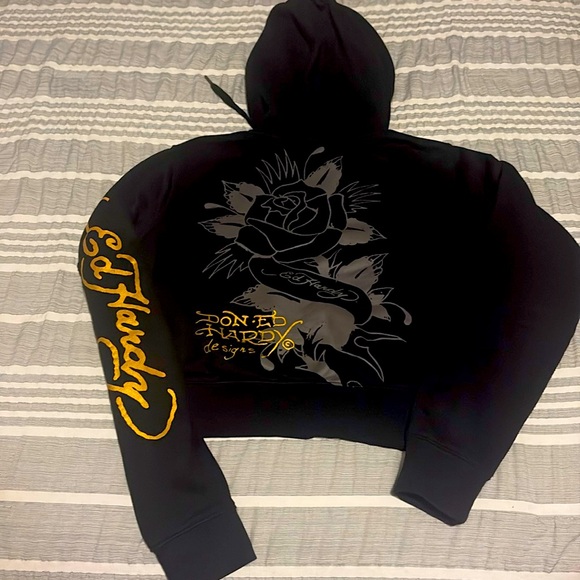 I’m selling this Ed Hardy Hoodie it’s too small for me - Picture 2 of 3